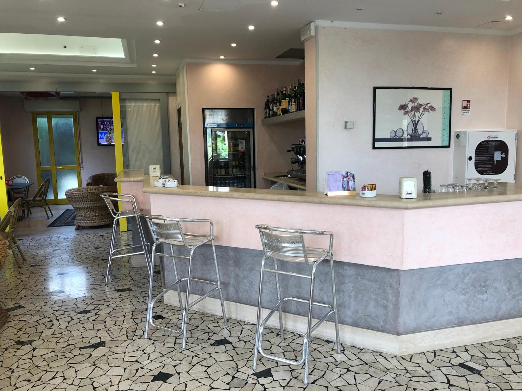 Hotel Marzia Con Piscina 里乔内 外观 照片
