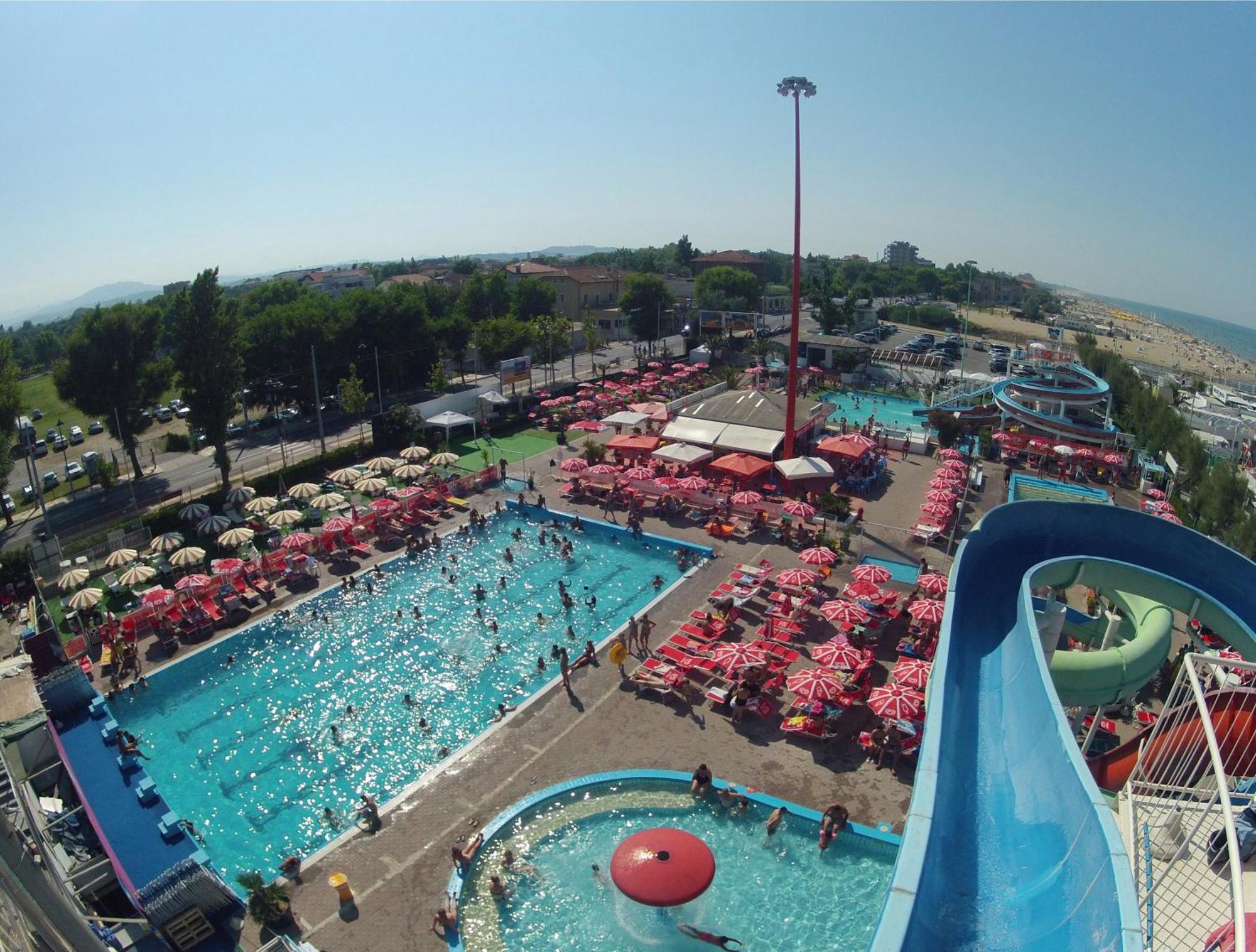 Hotel Marzia Con Piscina 里乔内 外观 照片