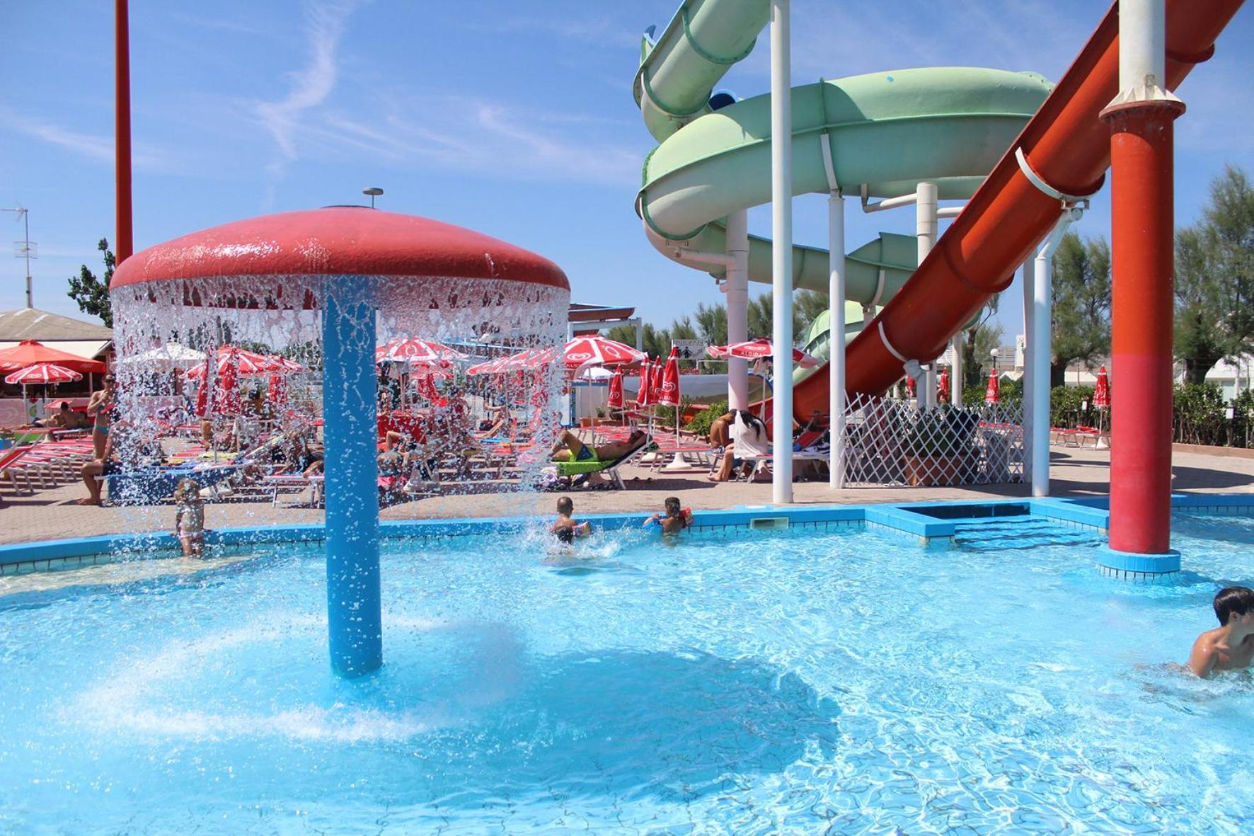 Hotel Marzia Con Piscina 里乔内 外观 照片
