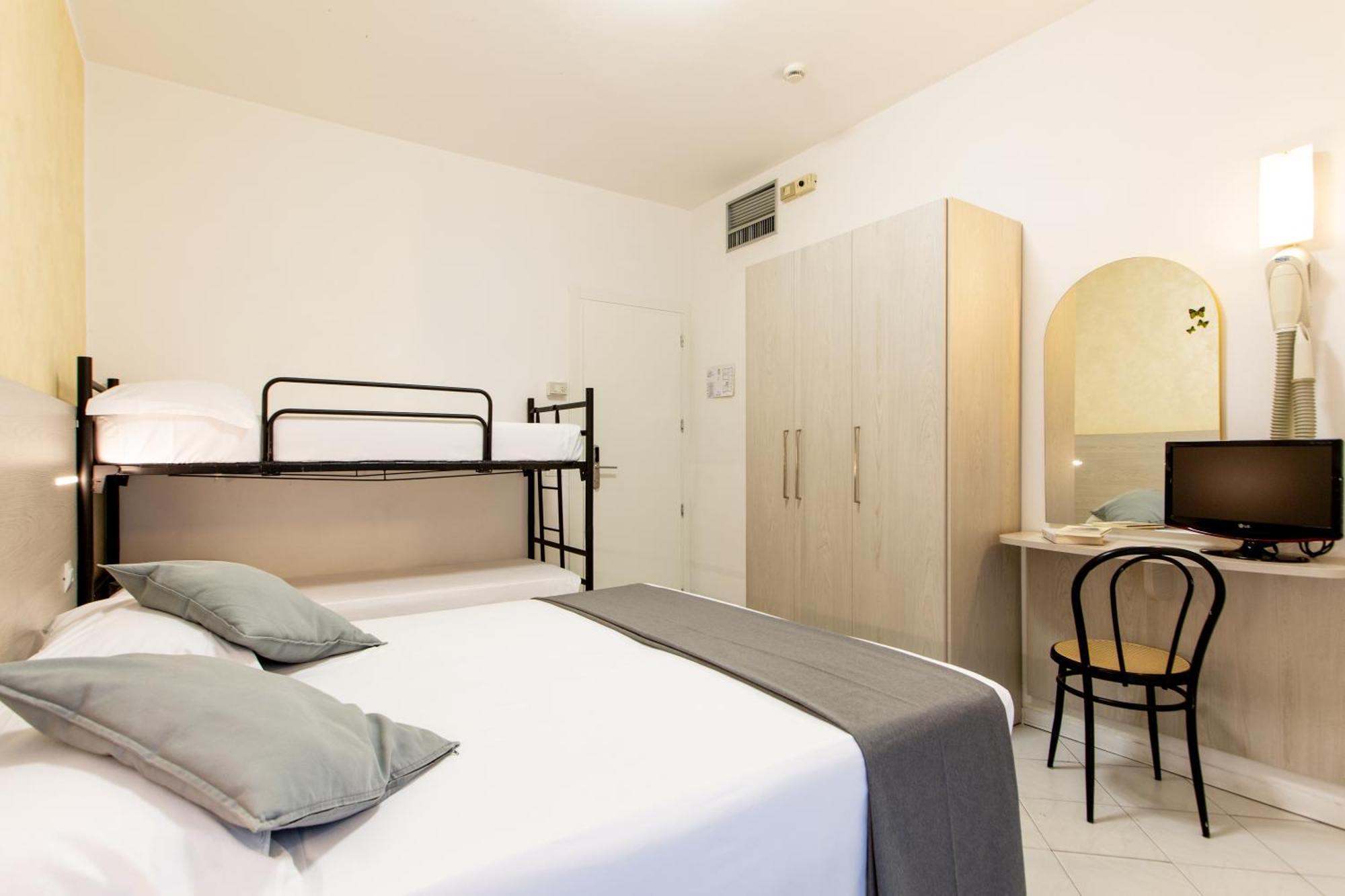 Hotel Marzia Con Piscina 里乔内 外观 照片