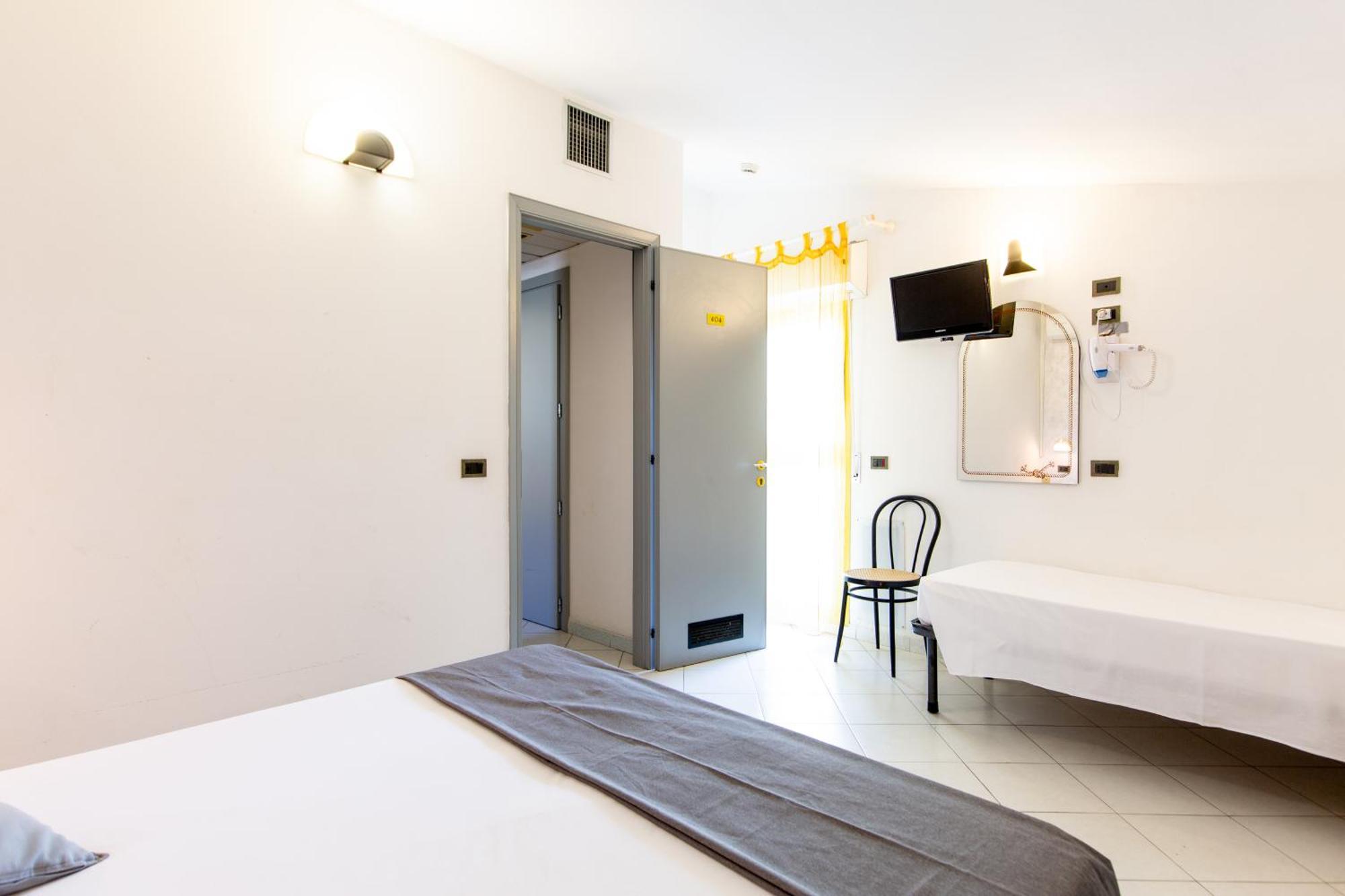 Hotel Marzia Con Piscina 里乔内 外观 照片