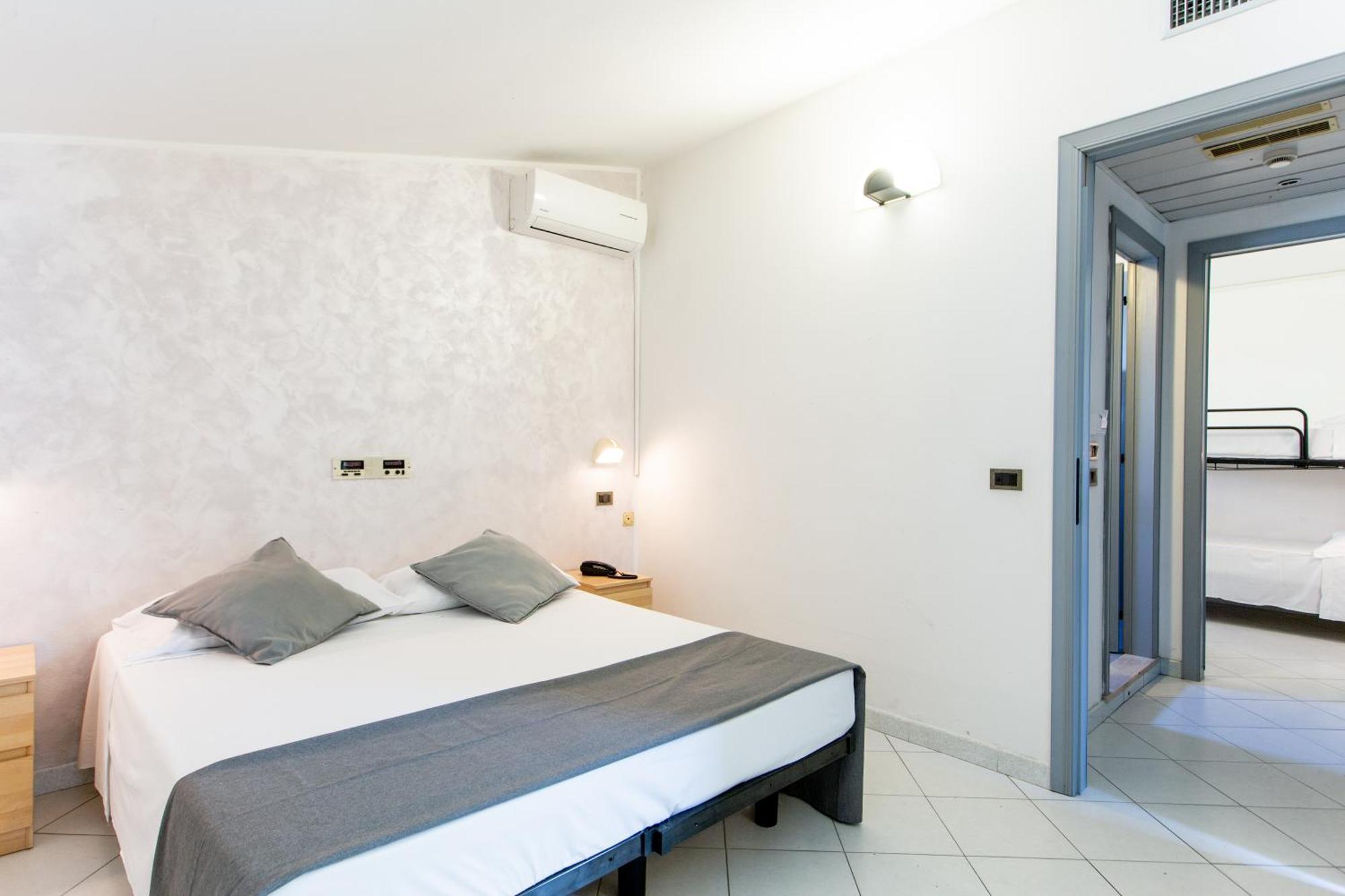 Hotel Marzia Con Piscina 里乔内 外观 照片