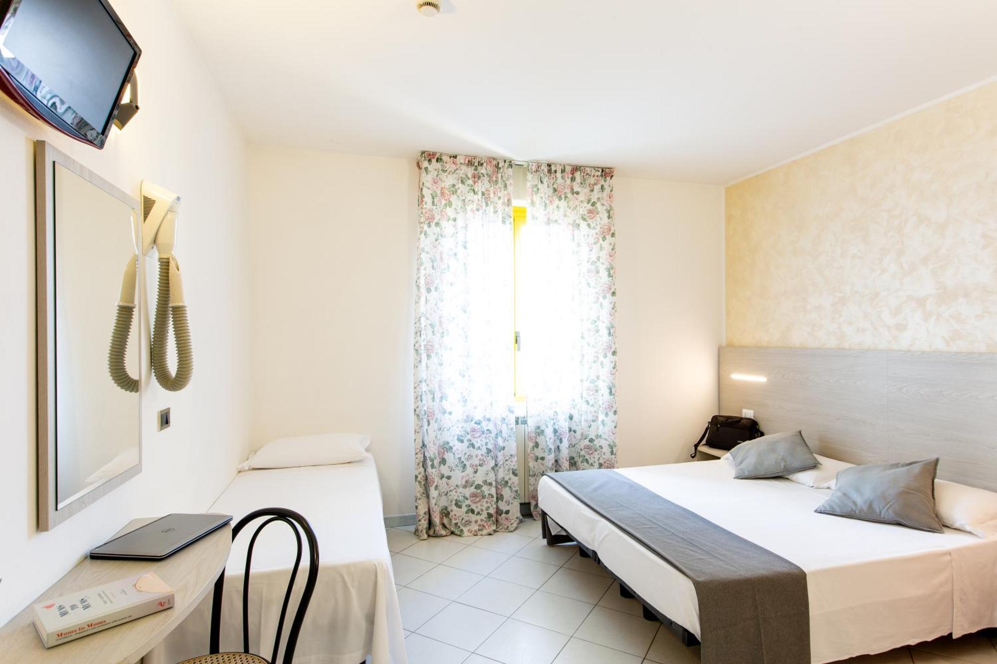 Hotel Marzia Con Piscina 里乔内 外观 照片