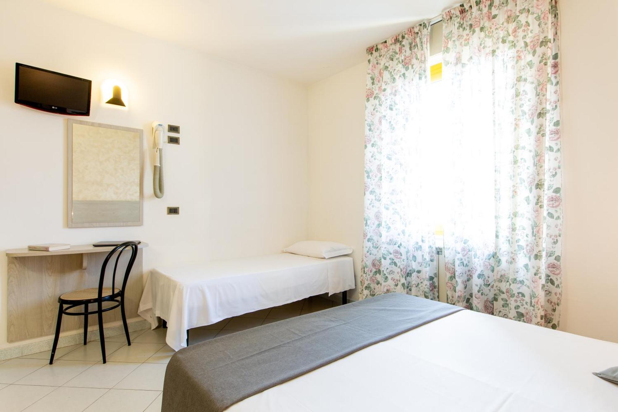 Hotel Marzia Con Piscina 里乔内 外观 照片