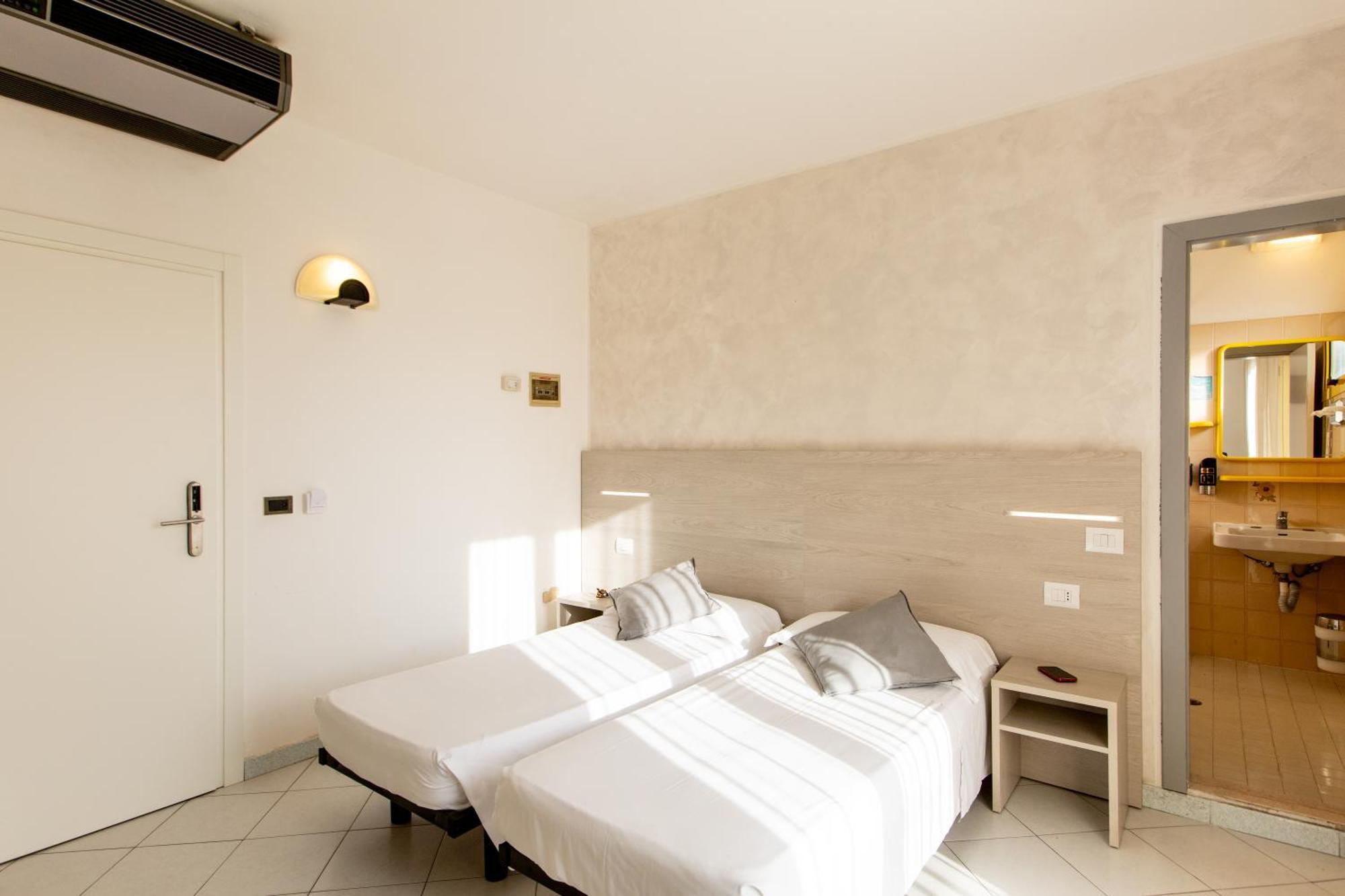 Hotel Marzia Con Piscina 里乔内 外观 照片