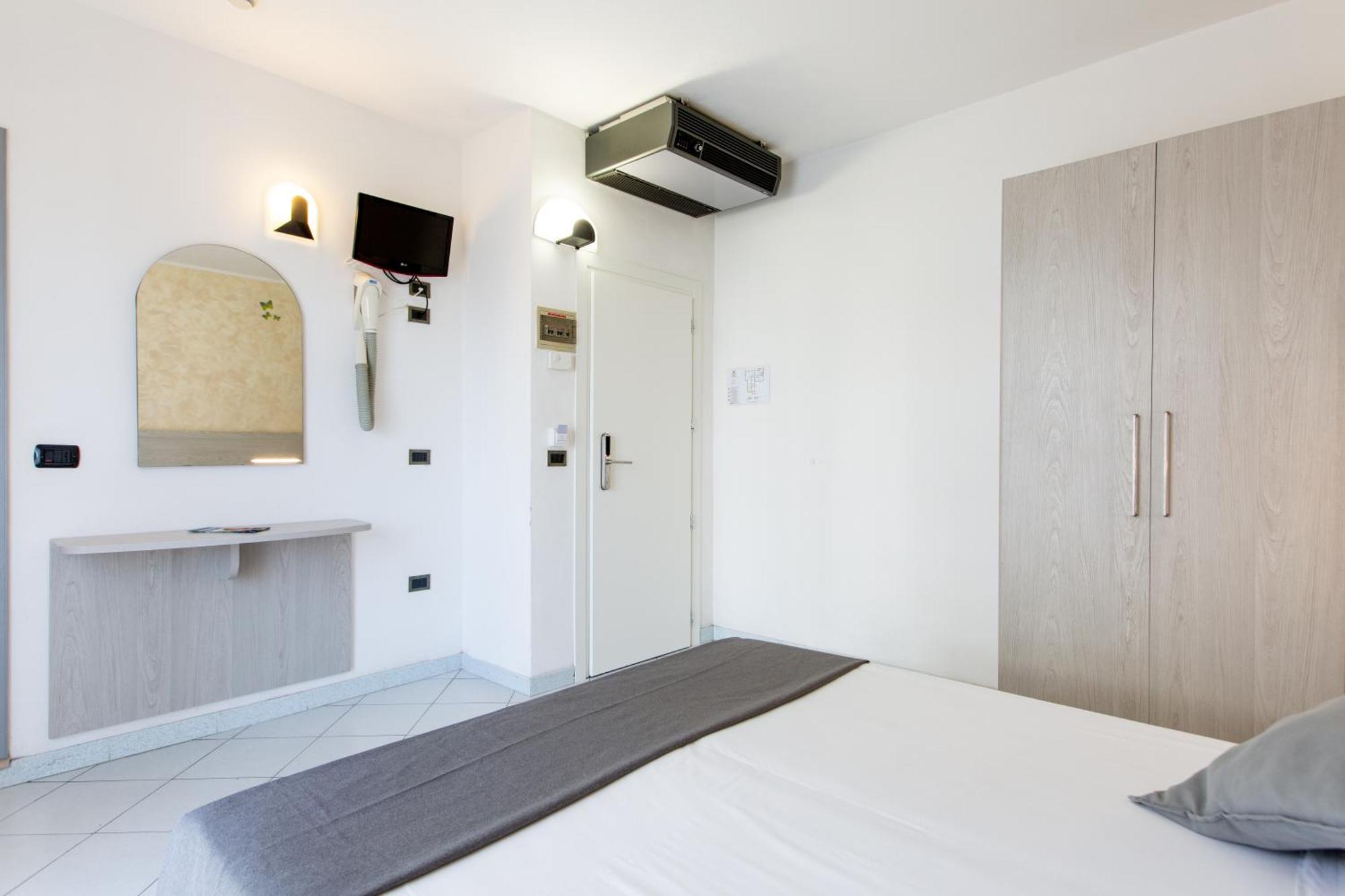 Hotel Marzia Con Piscina 里乔内 外观 照片