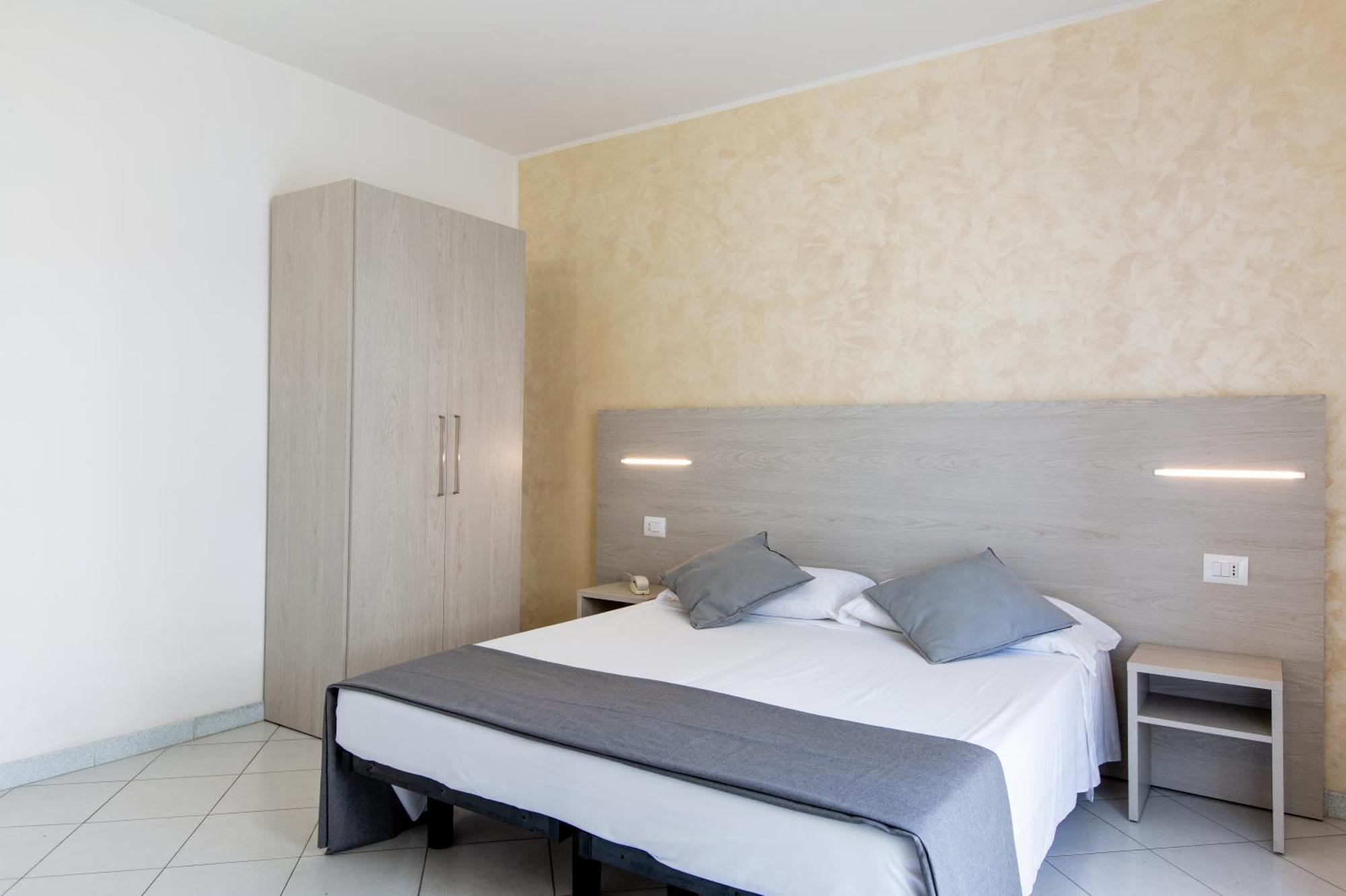 Hotel Marzia Con Piscina 里乔内 外观 照片