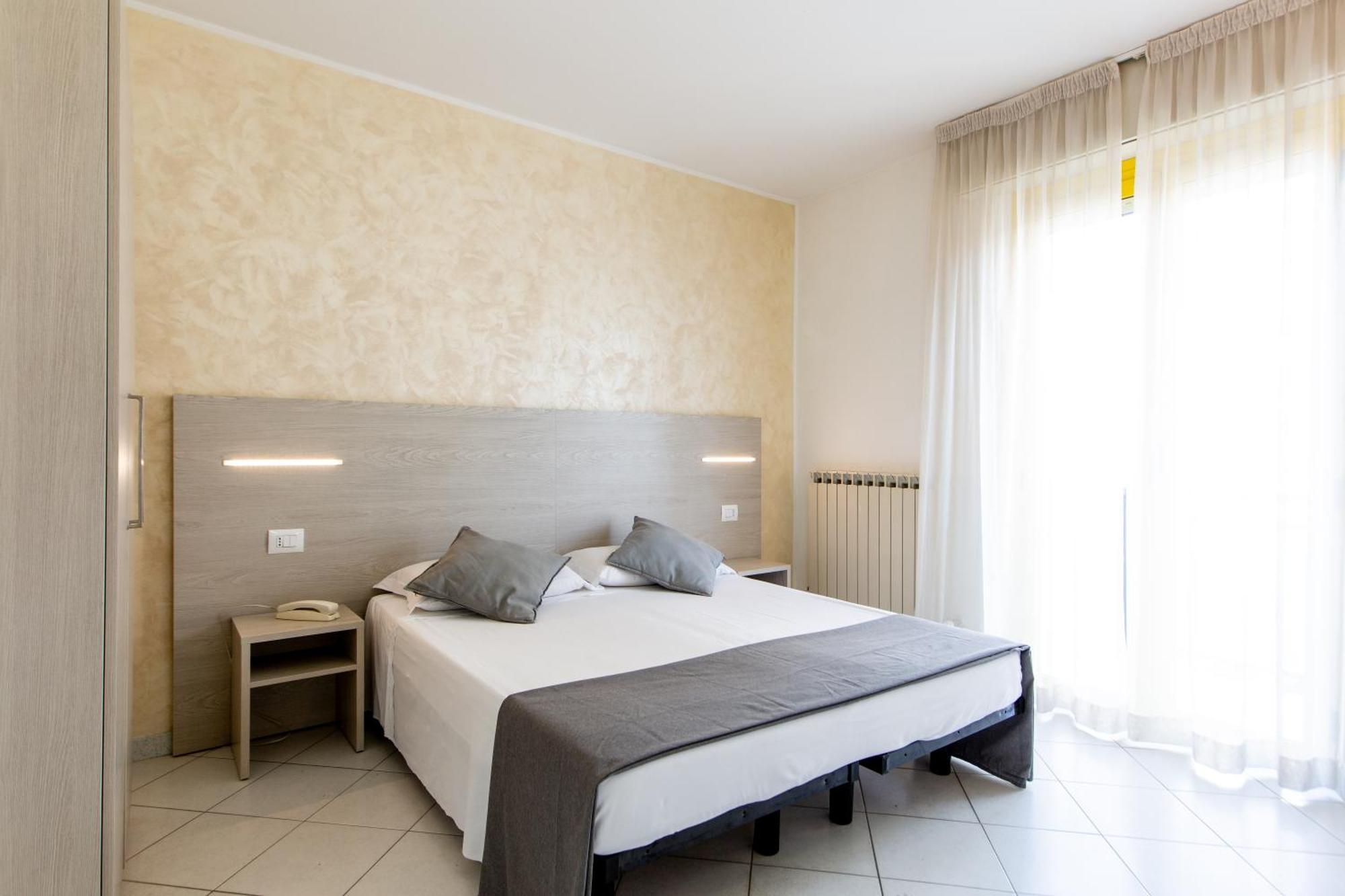 Hotel Marzia Con Piscina 里乔内 外观 照片