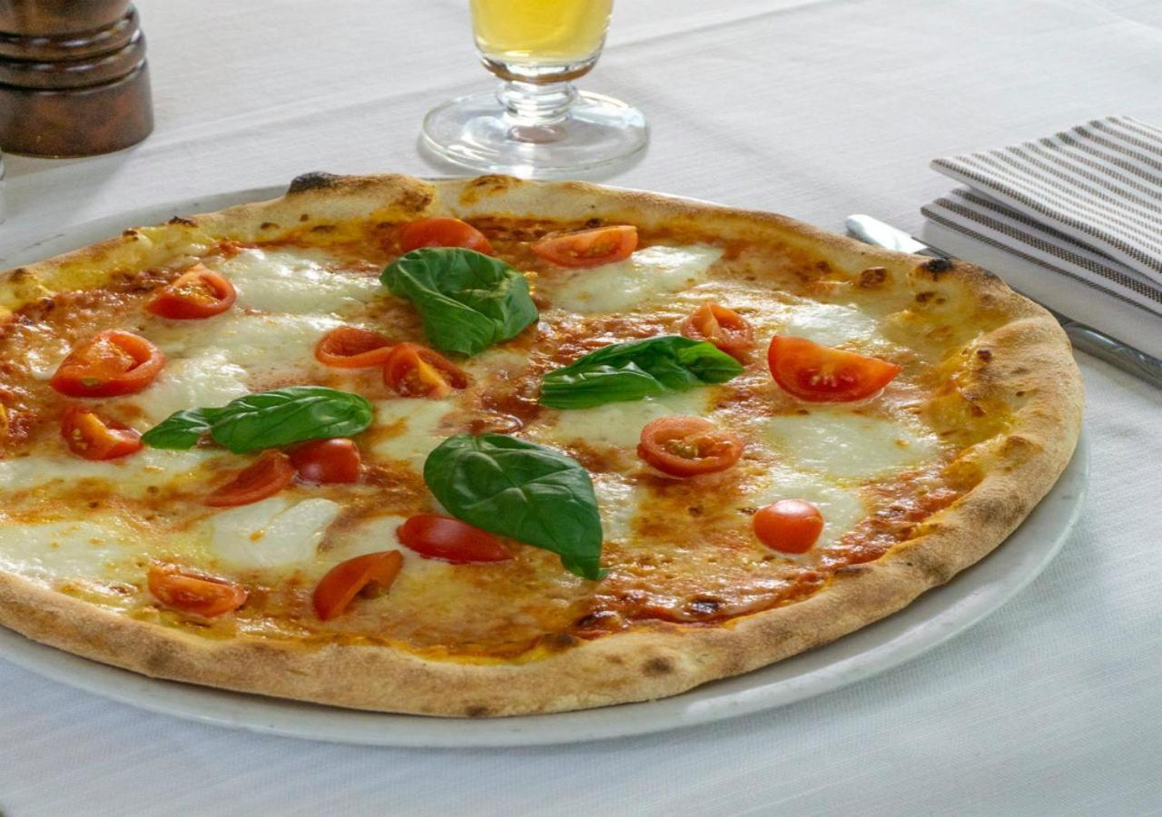Hotel Marzia Con Piscina 里乔内 外观 照片