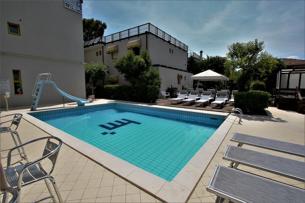 Hotel Marzia Con Piscina 里乔内 外观 照片