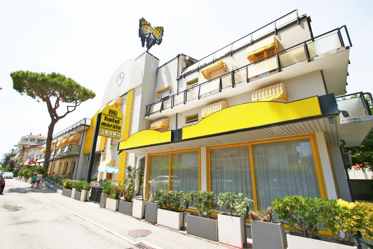 Hotel Marzia Con Piscina 里乔内 外观 照片