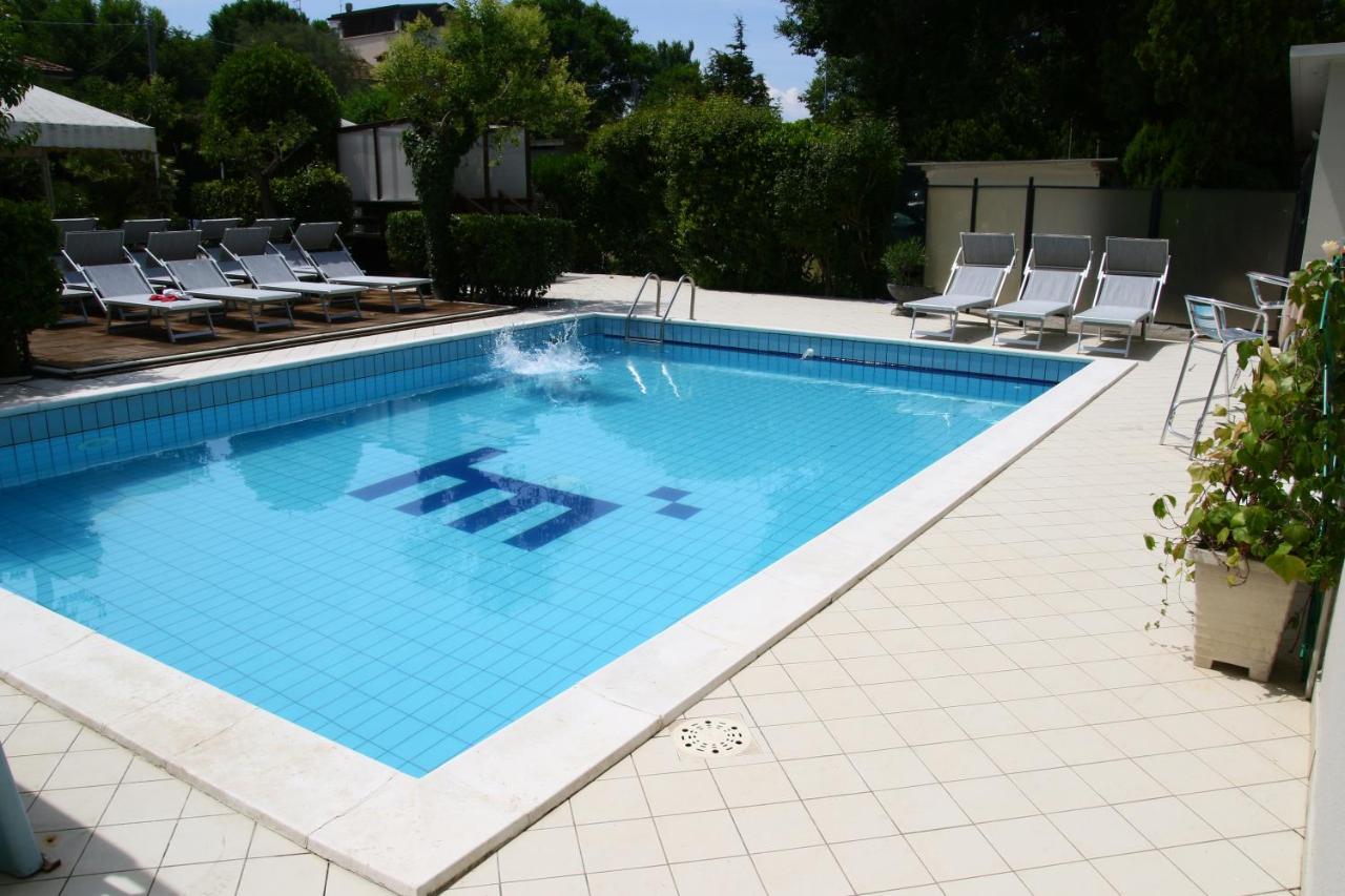Hotel Marzia Con Piscina 里乔内 外观 照片