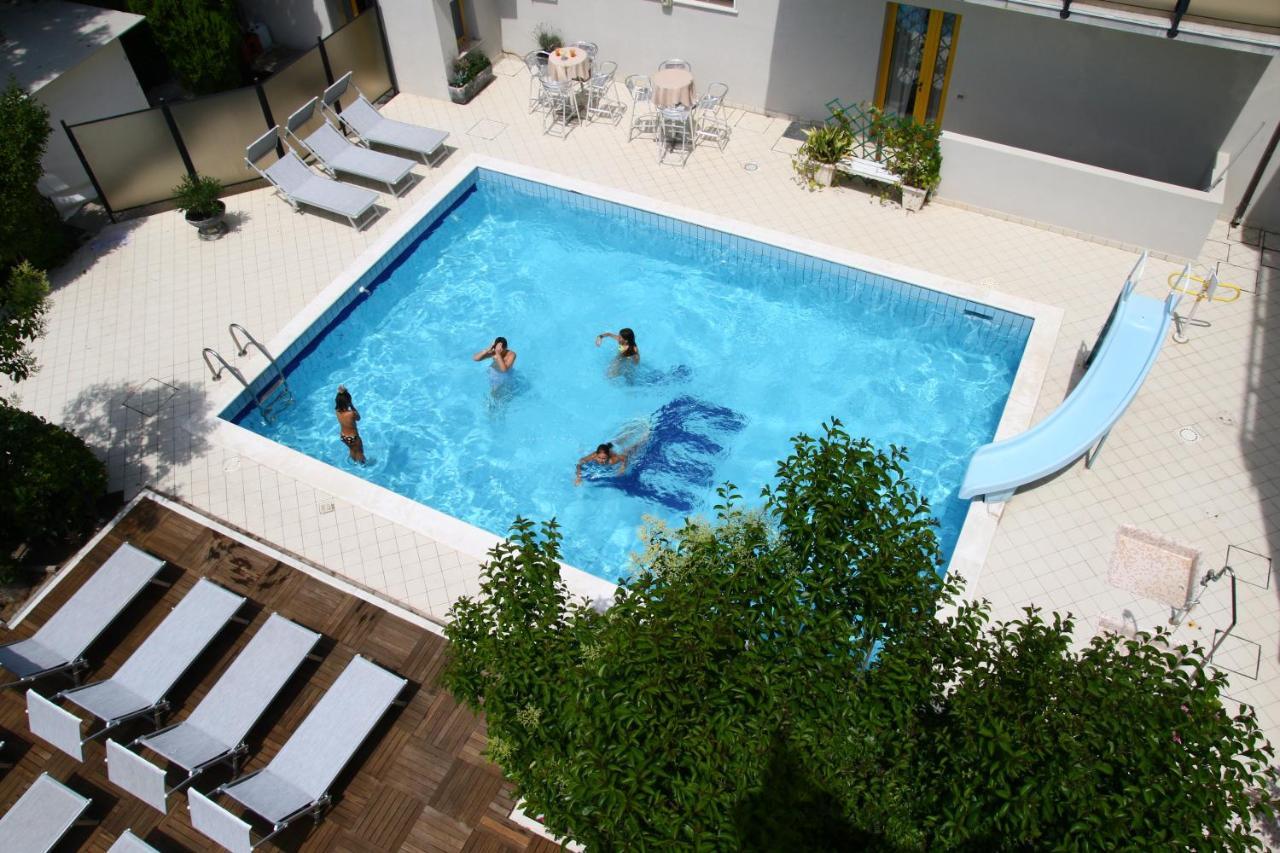 Hotel Marzia Con Piscina 里乔内 外观 照片