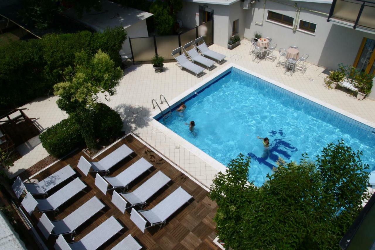Hotel Marzia Con Piscina 里乔内 外观 照片
