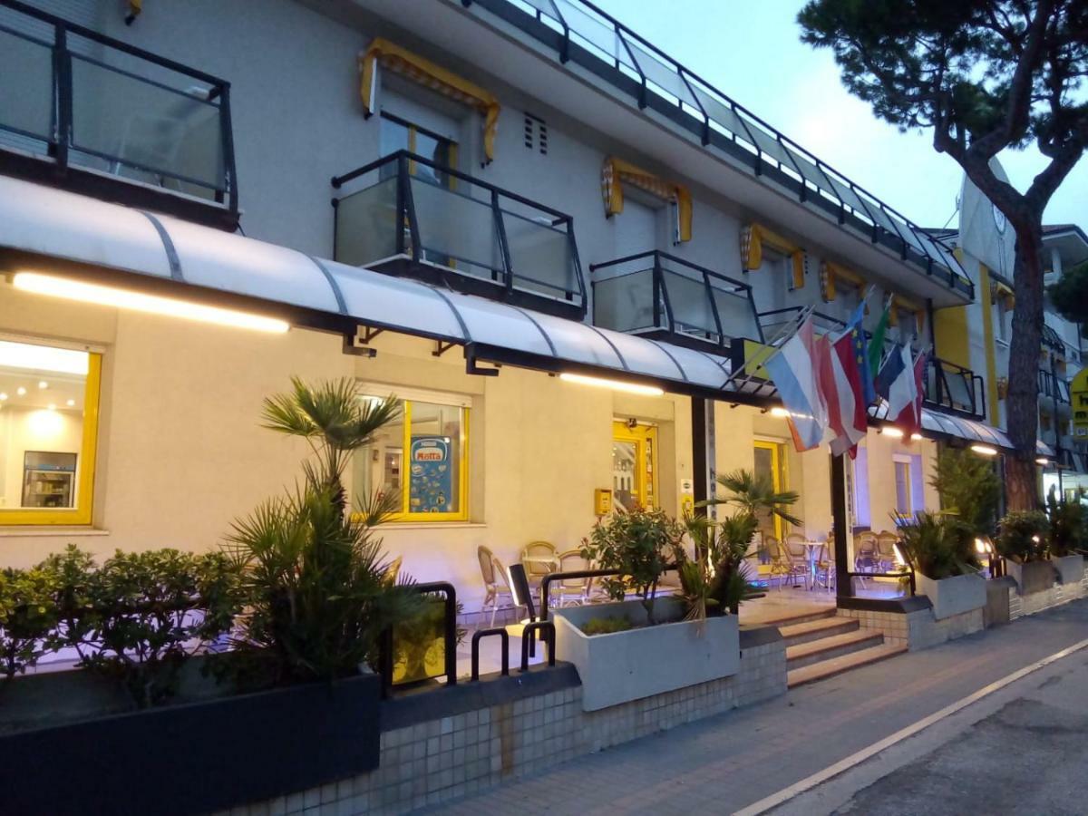 Hotel Marzia Con Piscina 里乔内 外观 照片