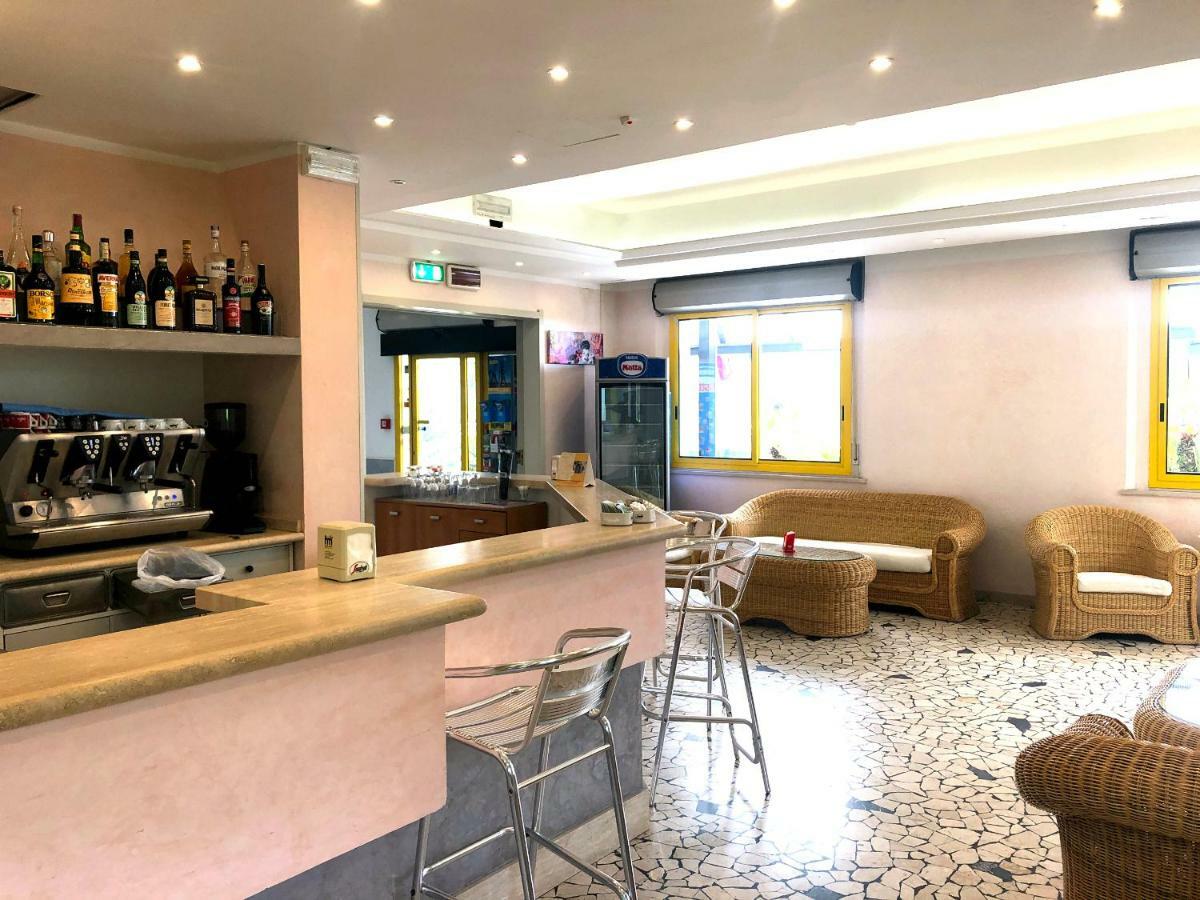Hotel Marzia Con Piscina 里乔内 外观 照片