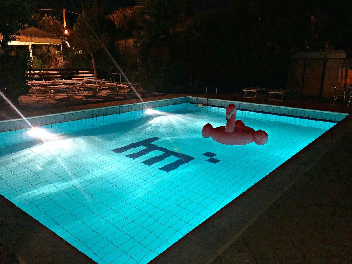 Hotel Marzia Con Piscina 里乔内 外观 照片